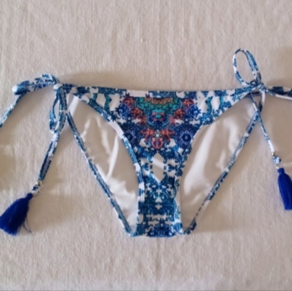 VENUS Tassel Tie-Side Bikini Bottom, size 4 - Picture 2 of 11